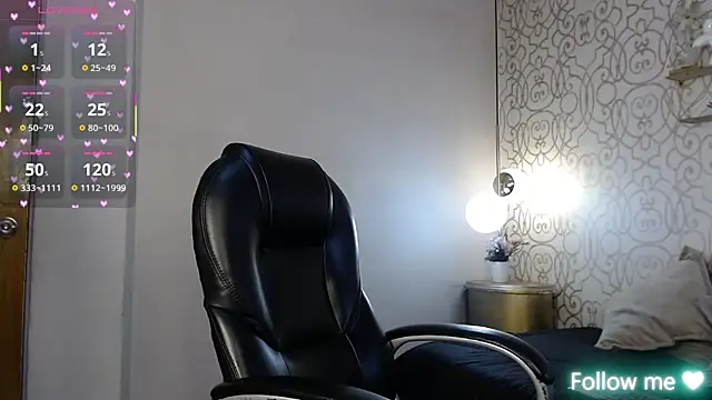 Lucigh  online show from November 8, 7:34 pm