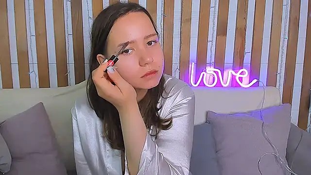 Snapshot of Laura_Ellinss chatting on September 17, 6:59 am Laura Ellinss online show from September 17, 6:59 am