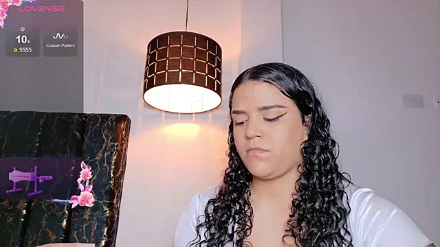 Snapshot of emily_perezz chatting on November 13, 7:35 pm emily perezz online show from November 13, 7:35 pm