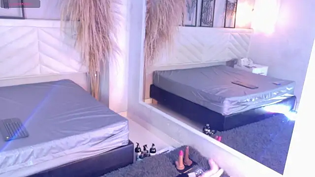 amy miller1 online show from November 26, 8:10 pm