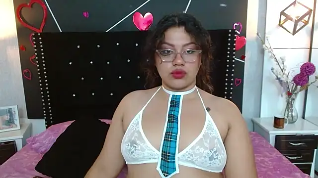 Snapshot of CloeStron chatting on September 9, 12:48 pm CloeStron online show from September 9, 12:48 pm