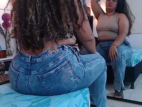 Snapshot of CloeStron chatting on September 26, 12:20 pm CloeStron online show from September 26, 12:20 pm