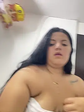 Snapshot of Isaval100 chatting on December 14, 2:17 am Isaval100 online show from December 14, 2:17 am