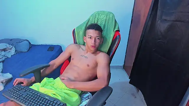 Snapshot of JuanchiT66 chatting on June 11, 1:31 pm JuanchiT66 online show from June 11, 1:31 pm