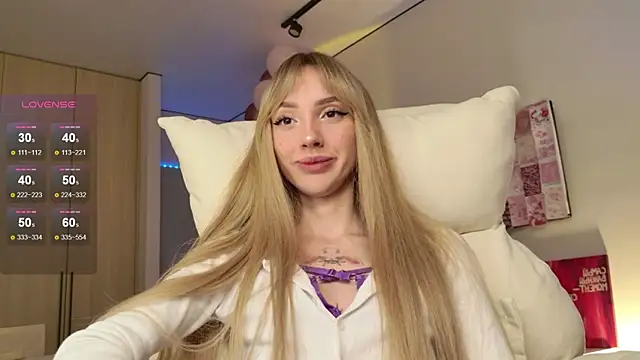 Snapshot of Lunainnk chatting on December 1, 12:26 am Lunainnk online show from December 1, 12:26 am