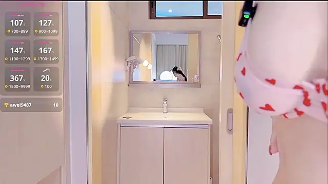 Snapshot of lucy-66 chatting on November 12, 5:19 am lucy-66 online show from November 12, 5:19 am