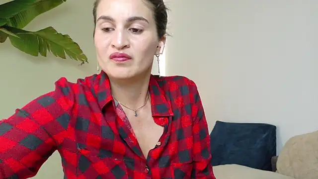 Snapshot of lizdevine chatting on December 4, 6:05 pm lizdevine online show from December 4, 6:05 pm