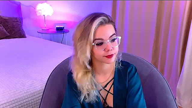 Snapshot of PrincessSlay chatting on September 19, 5:31 am PrincessSlay online show from September 19, 5:31 am