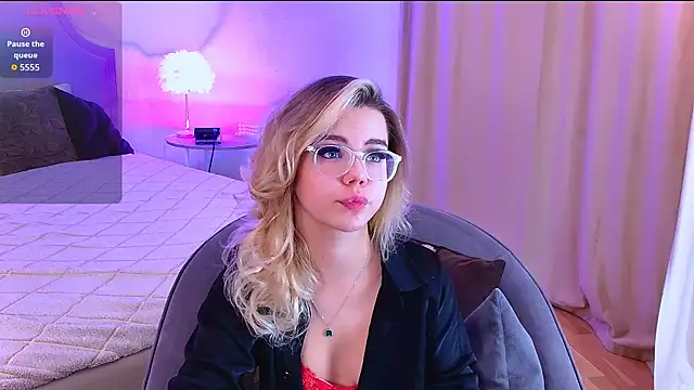 Snapshot of PrincessSlay chatting on September 29, 5:34 am PrincessSlay online show from September 29, 5:34 am