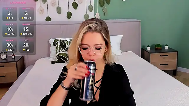 Snapshot of PrincessSlay chatting on October 3, 5:37 am PrincessSlay online show from October 3, 5:37 am