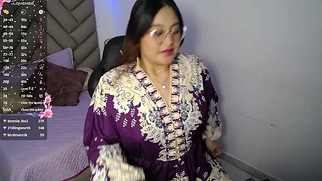 Snapshot of heluejamil chatting on November 8, 7:41 am heluejamil online show from November 8, 7:41 am