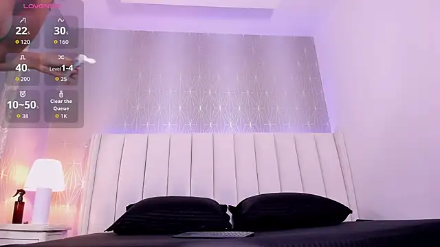 Mia-Medina online show from April 17, 8:01 pm