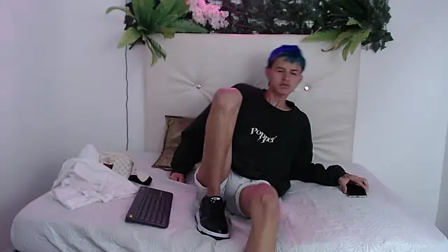 Snapshot of iam_lukas__ chatting on September 26, 7:34 am iam lukas online show from September 26, 7:34 am