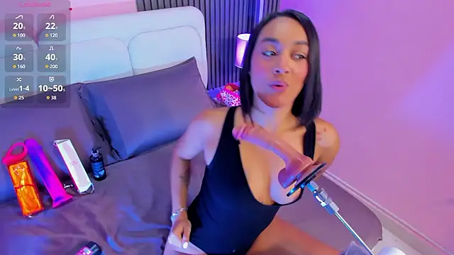 Snapshot of Clawdeen__wolf chatting on February 7, 7:17 pm Clawdeen wolf online show from February 7, 7:17 pm