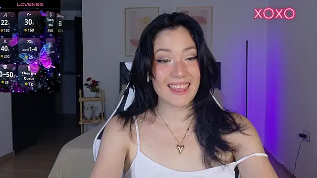 Snapshot of Eliih_01 chatting on October 19, 2:56 am Eliih 01 online show from October 19, 2:56 am