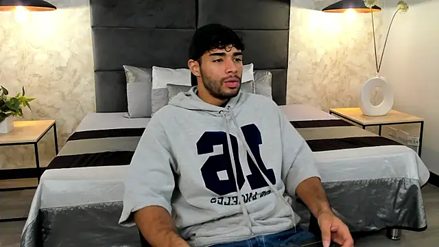 RaphaelDufort online show from November 18, 11:37 pm