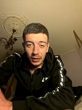 Snapshot of gb7572 chatting on September 8, 7:24 pm gb7572 online show from September 8, 7:24 pm