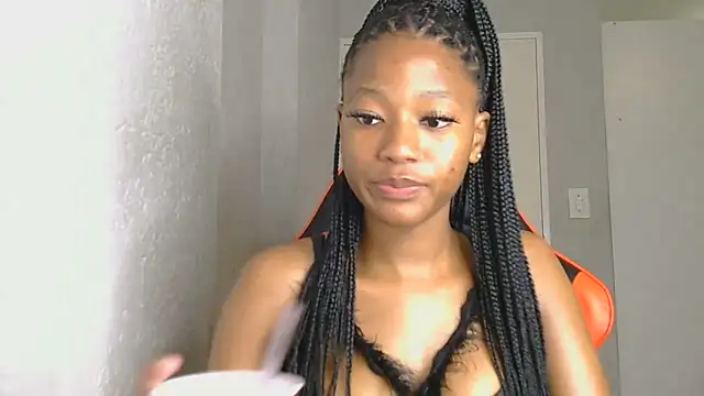 Ballenciaa online show from October 18, 7:25 pm