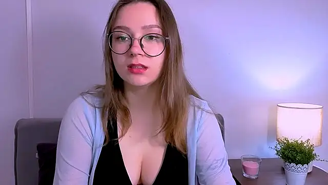 Snapshot of KatySensualy chatting on May 6, 4:12 pm KatySensualy online show from May 6, 4:12 pm