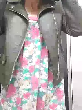 Snapshot of Emily_de_Carla chatting on May 11, 3:29 pm Emily de Carla online show from May 11, 3:29 pm