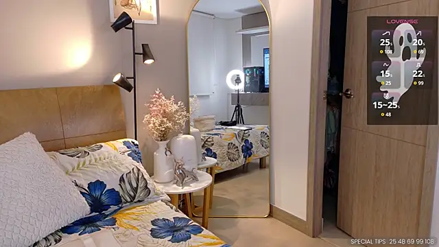 Snapshot of sarah_rayy chatting on October 21, 10:21 pm sarah rayy online show from October 21, 10:21 pm