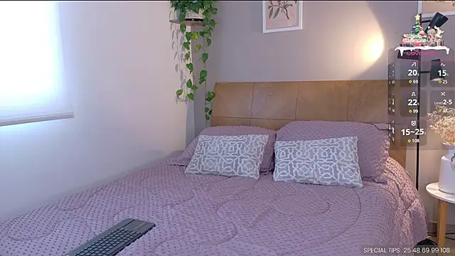 Snapshot of sarah_rayy chatting on December 4, 9:23 pm sarah rayy online show from December 4, 9:23 pm