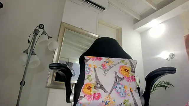 aishathornee online show from April 1, 7:44 pm