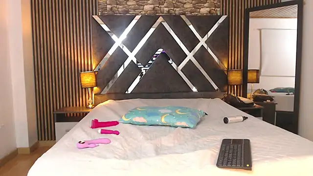 Snapshot of channelhs chatting on September 12, 4:34 am channelhs online show from September 12, 4:34 am