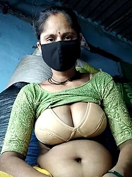 Snapshot of Hot-ilaiy chatting on October 5, 10:18 pm Hot-ilaiy online show from October 5, 10:18 pm