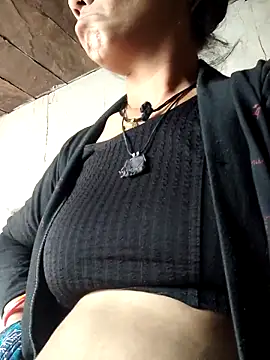 Snapshot of Hot-ilaiy chatting on December 2, 11:04 am Hot-ilaiy online show from December 2, 11:04 am