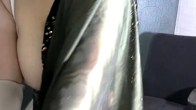 Snapshot of sexy_indianboobs chatting on December 15, 3:42 pm sexy indianboobs online show from December 15, 3:42 pm