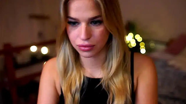 Emilyvanroessel online show from September 26, 1:15 pm