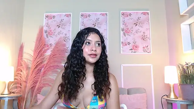 Snapshot of CurlyDani chatting on October 6, 7:00 pm CurlyDani online show from October 6, 7:00 pm