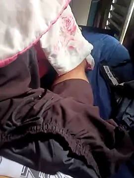 Snapshot of morenosfd069 chatting on December 14, 10:20 am morenosfd069 online show from December 14, 10:20 am