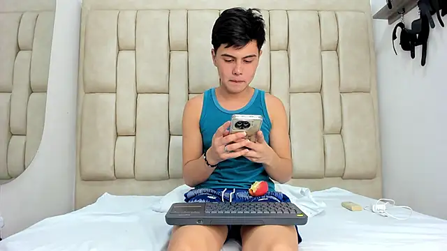 Snapshot of Felipe_Cold chatting on October 11, 2:00 am Felipe Cold online show from October 11, 2:00 am