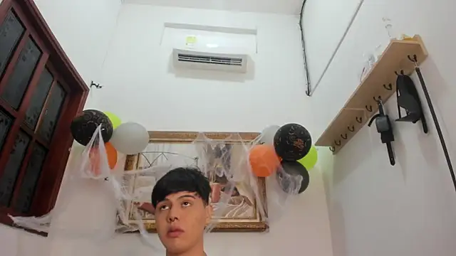 Snapshot of Felipe_Cold chatting on October 31, 1:50 am Felipe Cold online show from October 31, 1:50 am