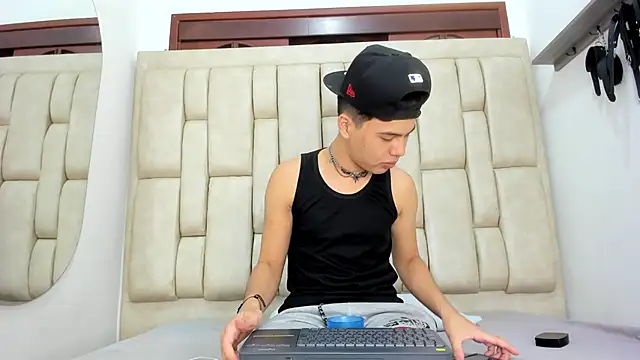 Snapshot of Felipe_Cold chatting on November 20, 2:45 am Felipe Cold online show from November 20, 2:45 am