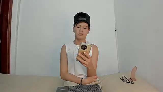 Snapshot of Felipe_Cold chatting on December 2, 2:28 am Felipe Cold online show from December 2, 2:28 am