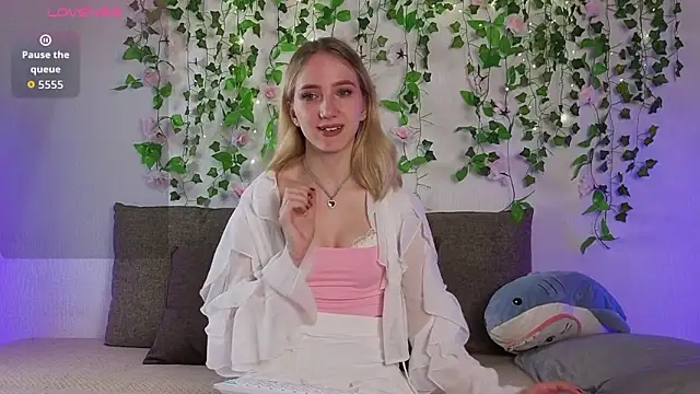 EmmaNovak online show from March 28, 9:14 pm