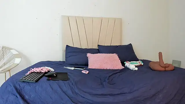  Miaa khalifa  online show from April 4, 12:13 pm