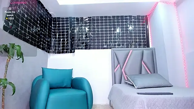 aurora tziu online show from November 15, 4:10 am