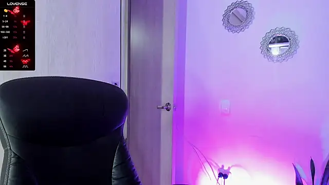 Snapshot of bella_thorne3 chatting on November 19, 11:05 pm bella thorne3 online show from November 19, 11:05 pm