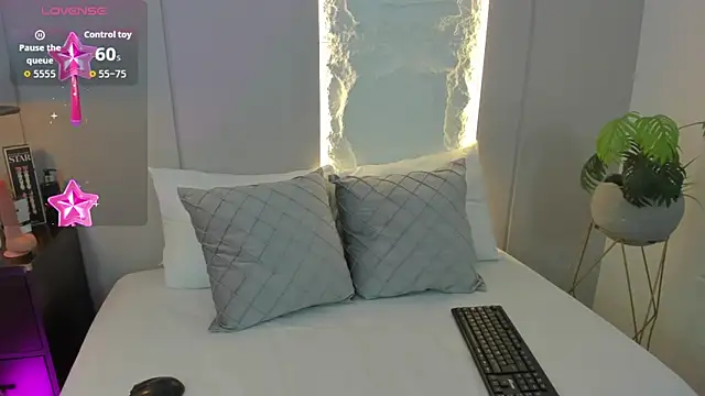 Snapshot of Clara_Luu chatting on October 17, 2:37 am Clara Luu online show from October 17, 2:37 am