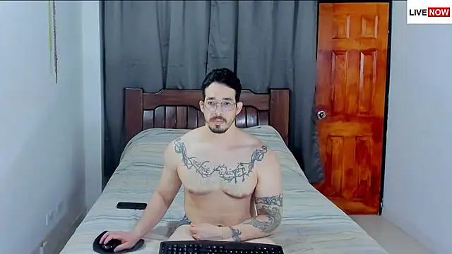 Hunter Hoott online show from March 27, 12:38 am