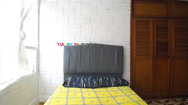 Snapshot of Naia_Stant chatting on October 24, 6:37 pm Naia Stant online show from October 24, 6:37 pm