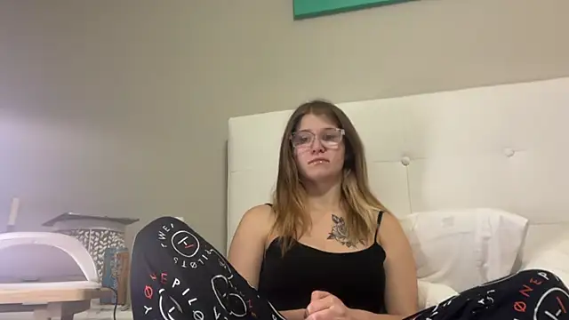 Snapshot of Riley_ray69 chatting on May 1, 5:01 am Riley ray69 online show from May 1, 5:01 am