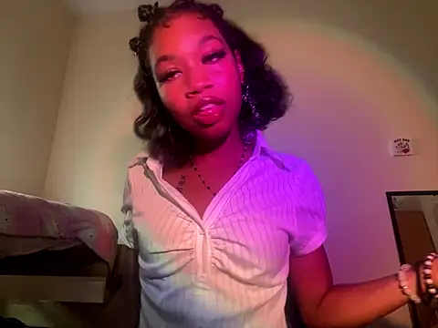 luvrgrllani online show from September 17, 8:54 pm