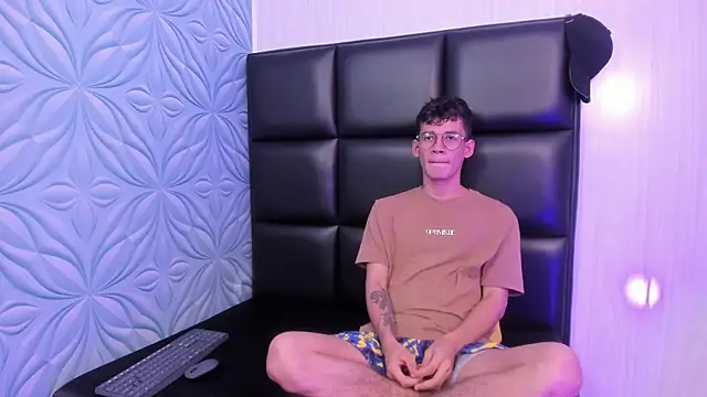 LittleMax23 online show from October 2, 12:01 pm