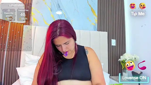 Snapshot of Victoria_Guzman chatting on April 24, 5:15 pm Victoria Guzman online show from April 24, 5:15 pm