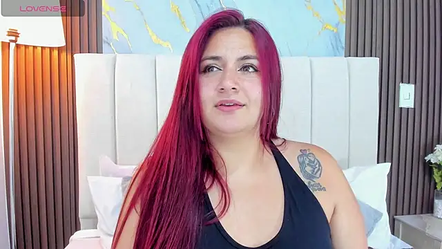 Victoria Guzman online show from July 1, 2:07 pm